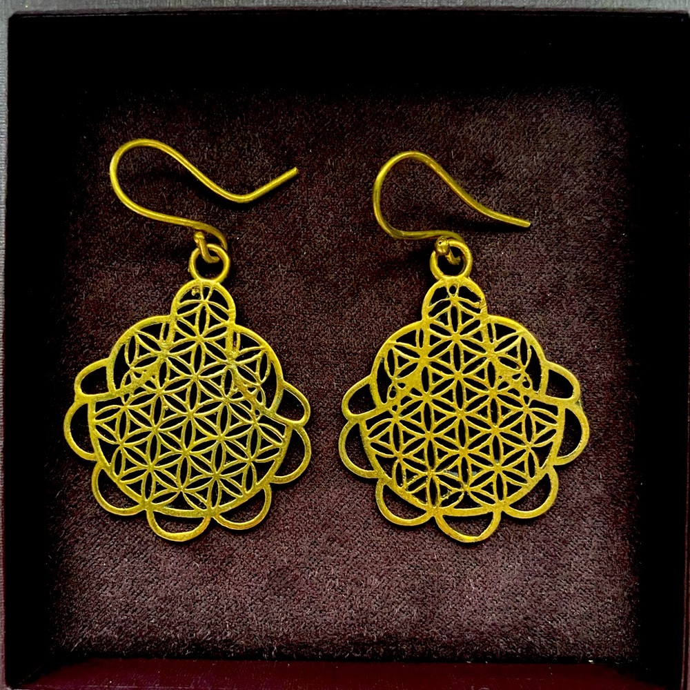 Filigree bronze/gold colored earrings